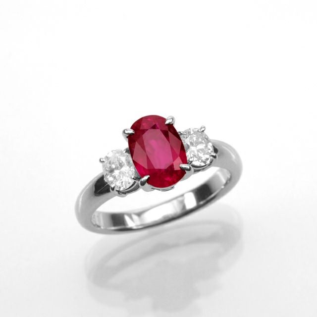 ルビー1.940ctプラチナリングダイヤ0.61ct付(中央宝石研究所鑑別書付)