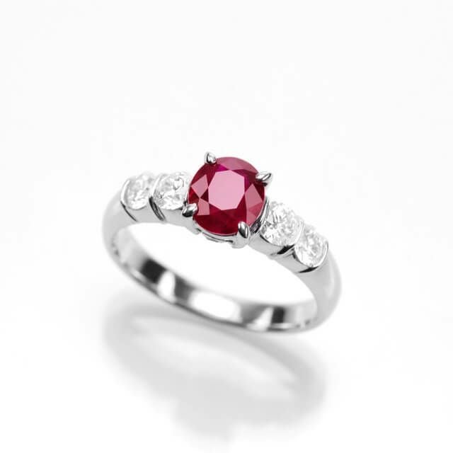 ルビー0.94ctプラチナリングダイヤ0.56ct付(中央宝石研究所宝石鑑別書付)