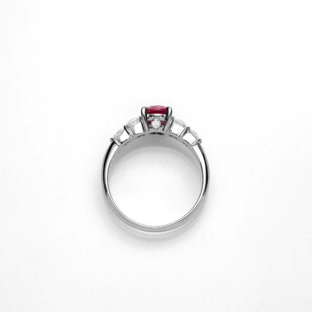 ルビー0.94ctプラチナリングダイヤ0.56ct付(中央宝石研究所宝石鑑別書付)