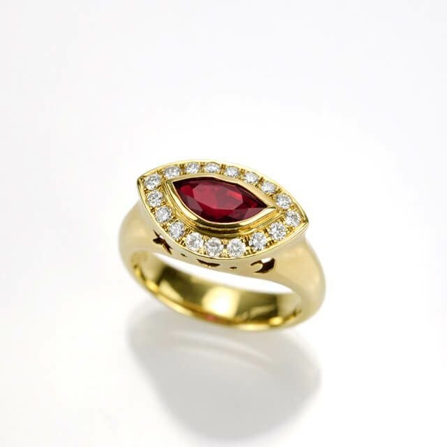 ルビー1.036ctゴールドリングダイヤ0.32ct付(中央宝石研究所宝石鑑別書付)