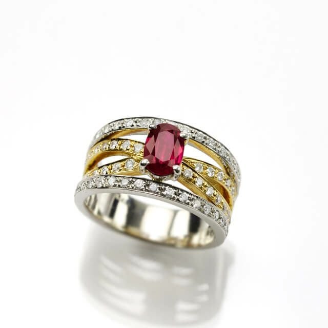 ルビー1.05ctプラチナゴールドリングダイヤ0.66ct付(中央宝石研究所宝石鑑別書付)