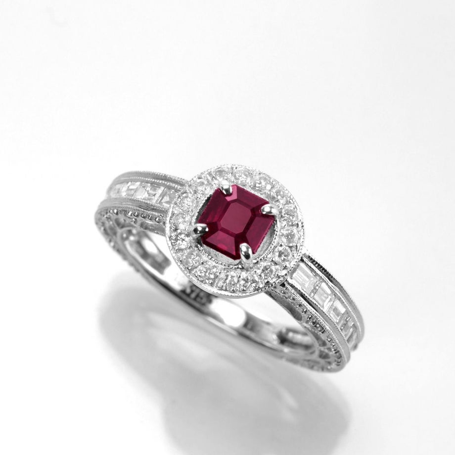 ミャンマー産ピジョンブラッドルビー1.02cホワイトゴールドリングダイヤ1.14ct付(GRS宝石鑑別書付)