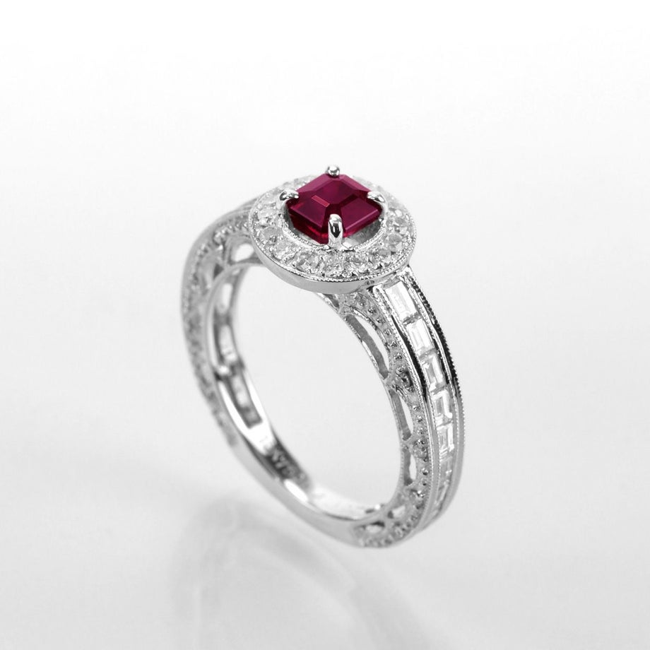 ミャンマー産ピジョンブラッドルビー1.02cホワイトゴールドリングダイヤ1.14ct付(GRS宝石鑑別書付)
