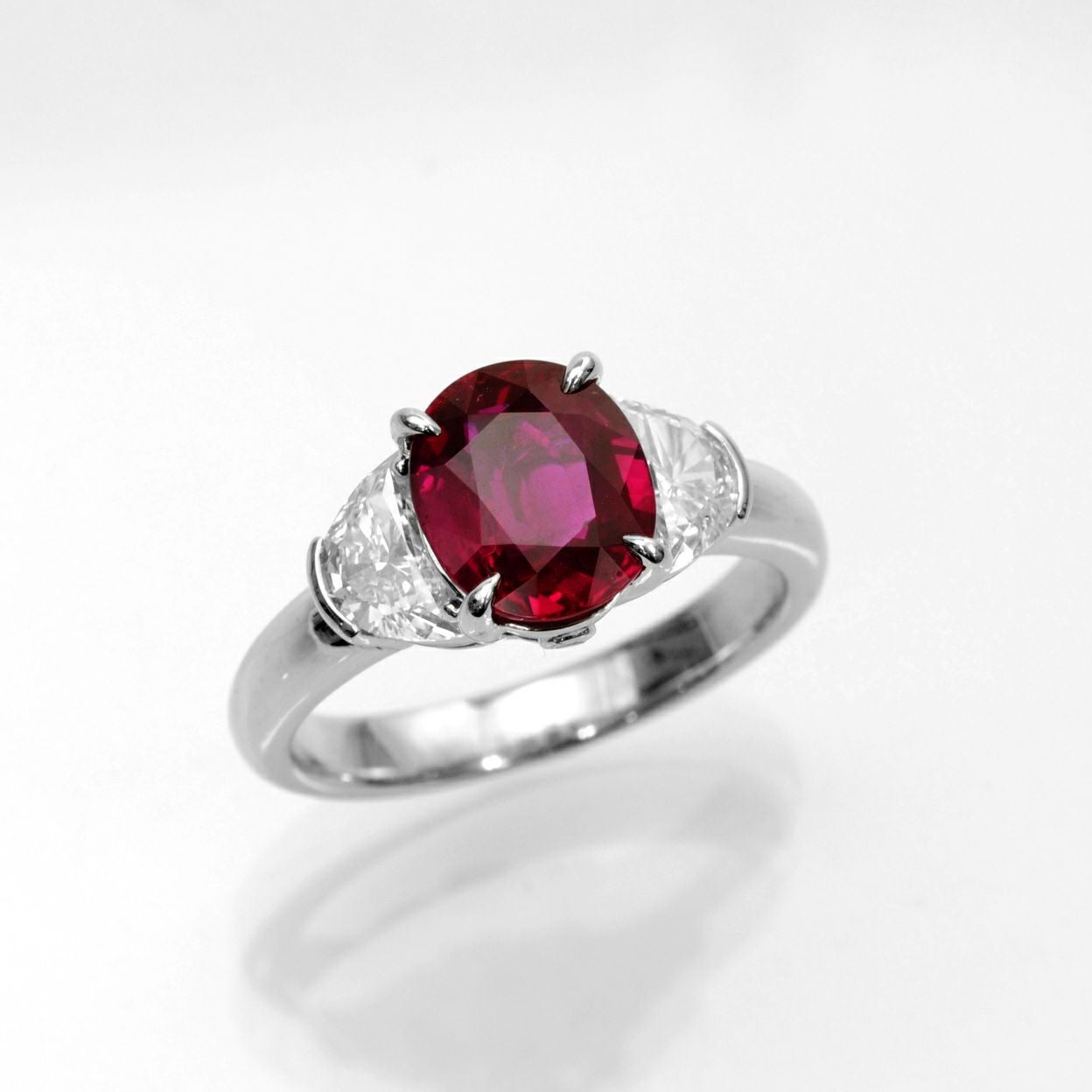 ルビー2.405ctプラチナリングダイヤ0.82ct付(中央宝石研究所宝石鑑別書付)