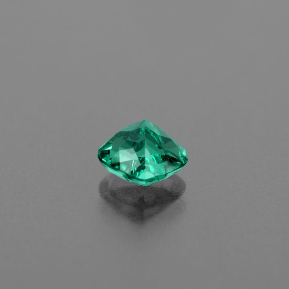 コロンビア産ムゾー鉱山無処理エメラルド0.498ct(中央宝石研究所宝石鑑別書付)