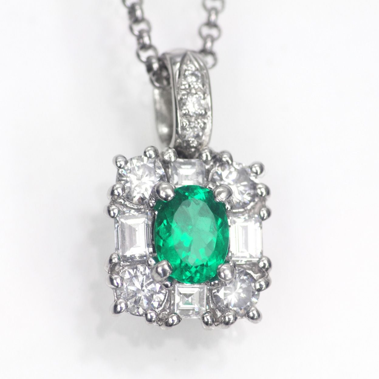 コロンビア産エメラルド0.32ctプラチナネックレスダイヤ0.52ct付(中央宝石研究所宝石鑑別書付)