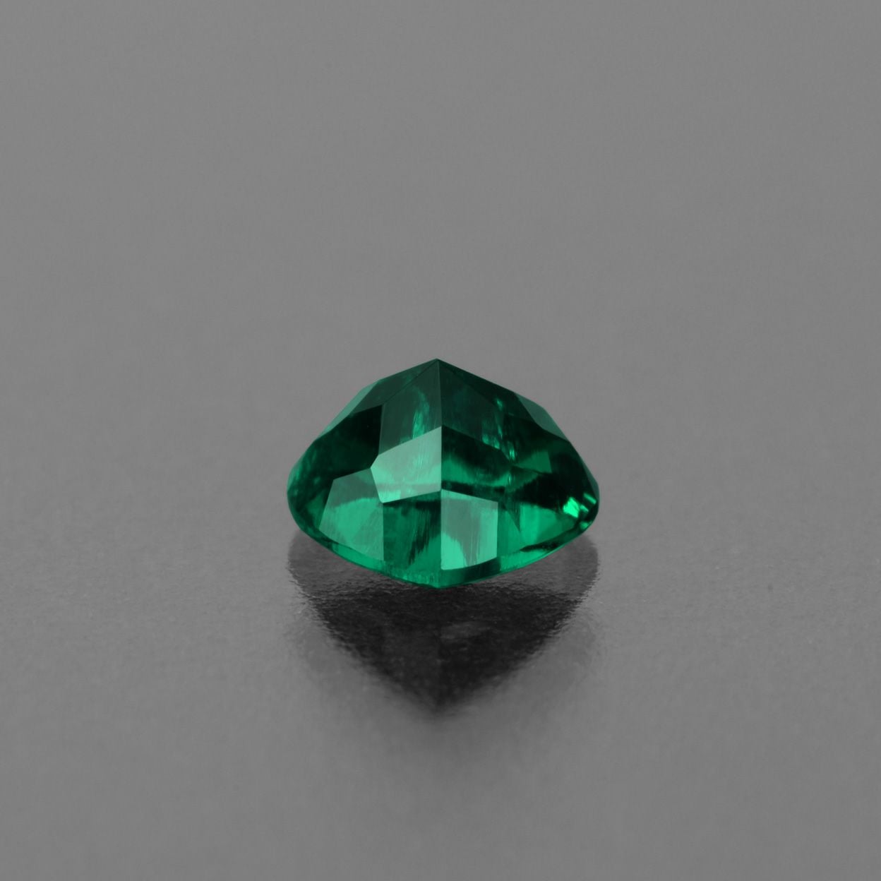 コロンビア産無処理エメラルド(ノンオイル)ハート0.31ct(中央宝石研究所宝石鑑別書付)