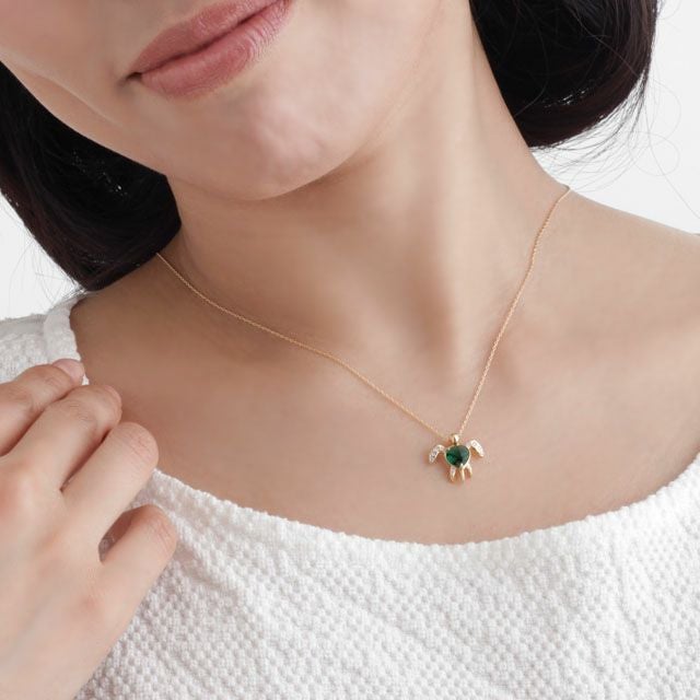 エメラルドトラピッチェゴールドカメネックレス0.86ct(中央宝石研究所宝石鑑別書付)