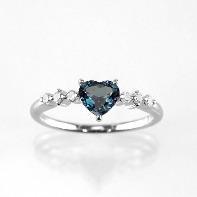 アレキサンドライト0.67ctプラチナリングダイヤ0.15ct付(中央宝石研究所宝石鑑別書付)