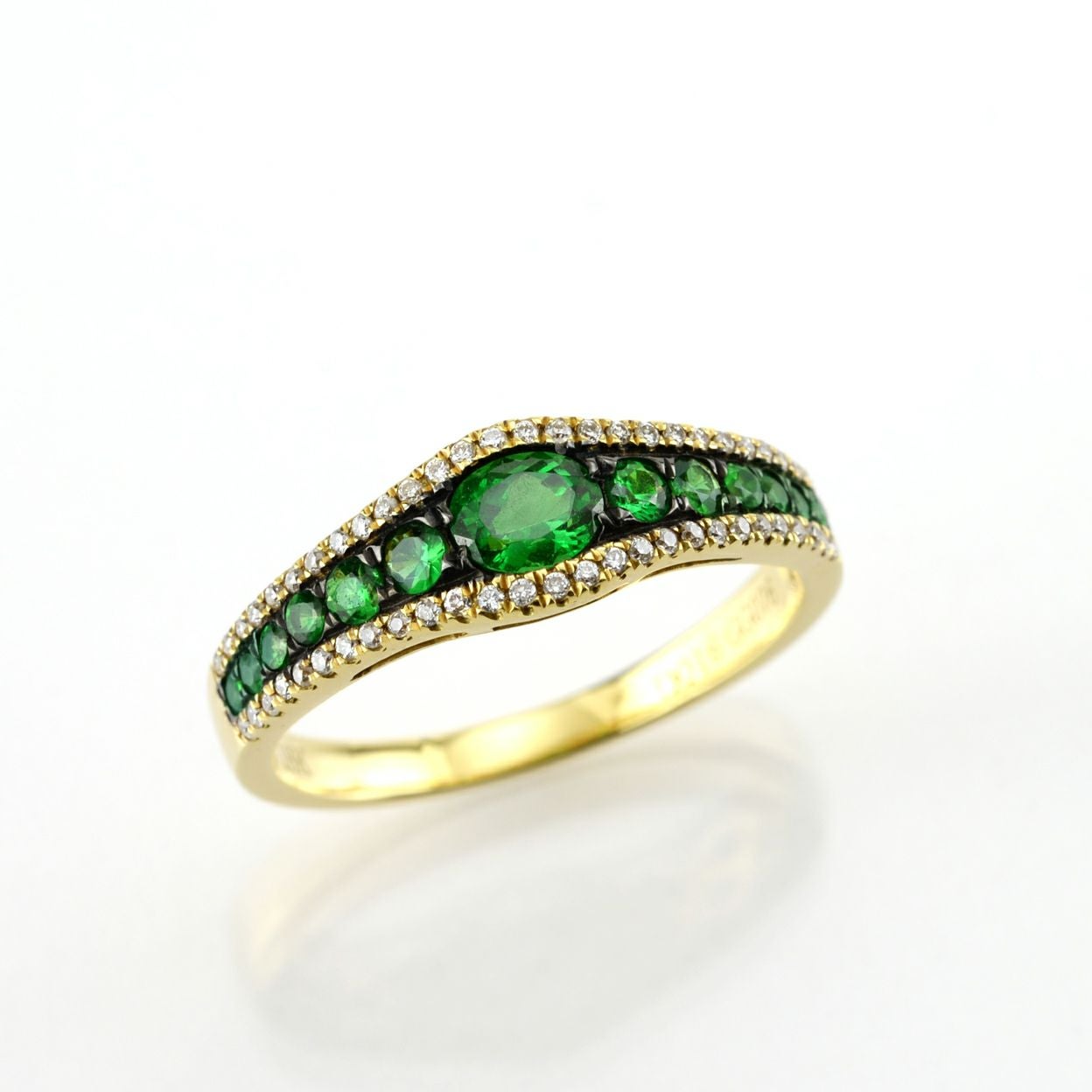 ツァボライトガーネット0.76ctゴールドリングダイヤ0.16ct付(中央宝石研究所宝石鑑別書付)
