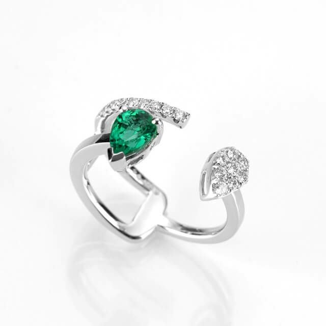 コロンビア産エメラルド0.179ctプラチナリングダイヤ0.02ct付