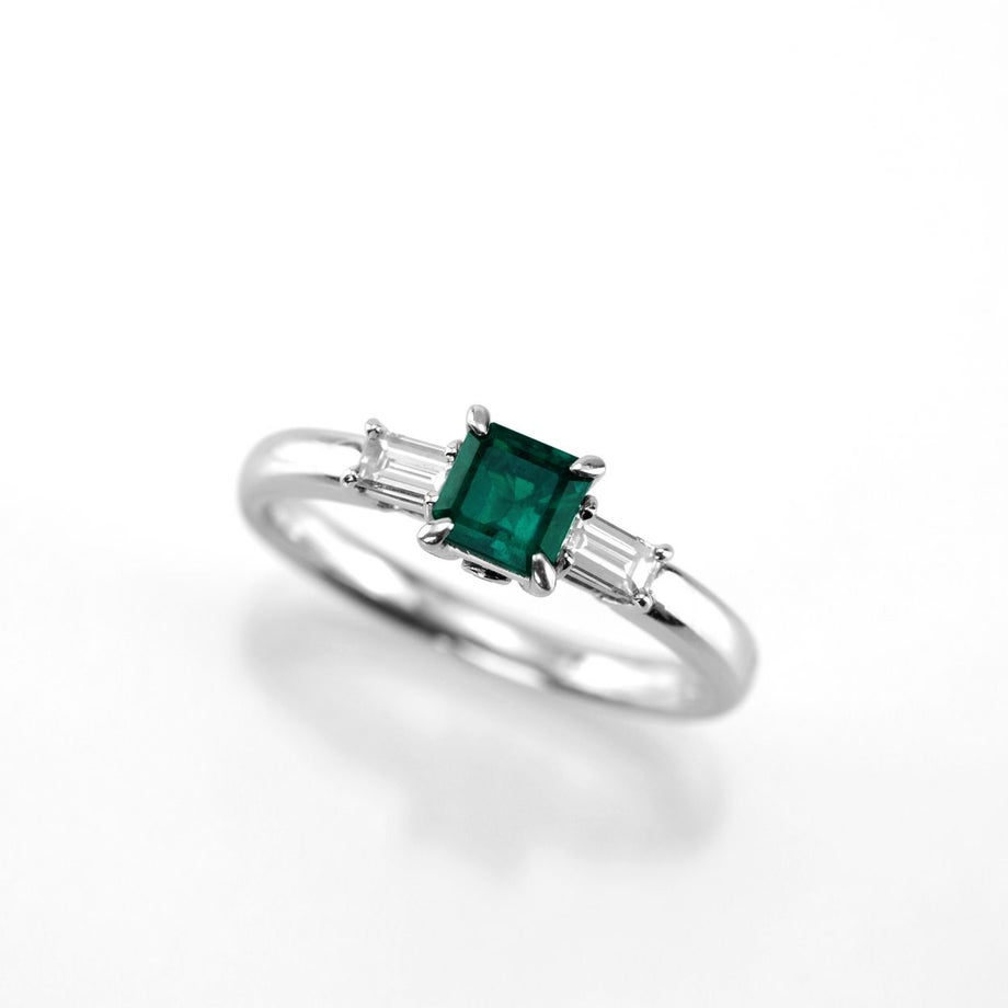 コロンビア産ムゾー鉱山エメラルド0.49ctプラチナリングダイヤ0.25ct付(中央宝石研究所鑑別書付)