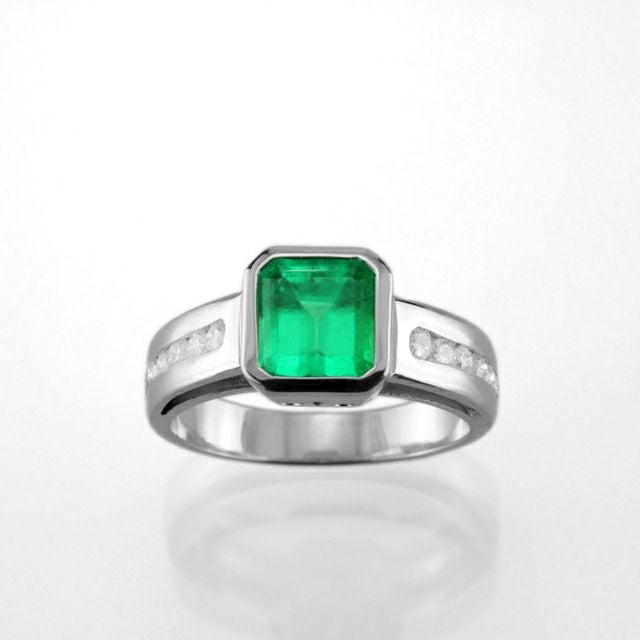 コロンビア産エメラルド2.75ctホワイトゴールドリングダイヤ0.17ct付(中央宝石研究所宝石鑑別書付)