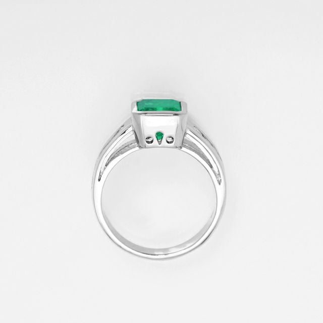 コロンビア産エメラルド2.75ctホワイトゴールドリングダイヤ0.17ct付(中央宝石研究所宝石鑑別書付)
