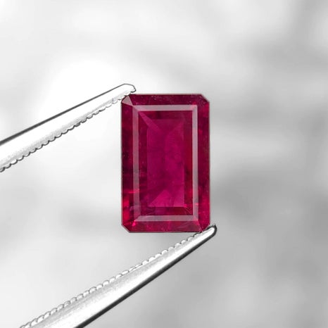 レッドベリル0.86ct(GIA宝石鑑別書付) | ユアエメラルド