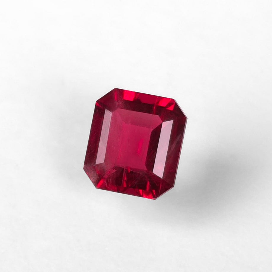 レッドベリル0.39ct(GIA宝石鑑別書付)