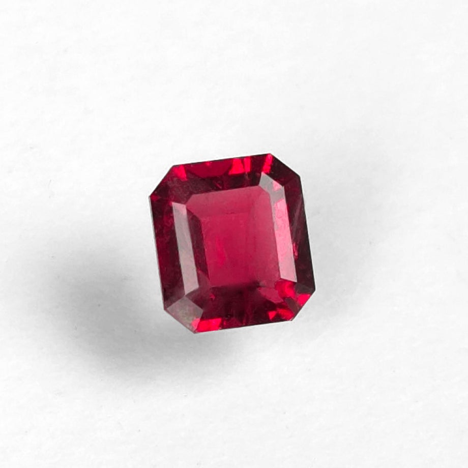 レッドベリル0.39ct(GIA宝石鑑別書付)