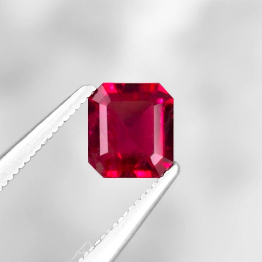 レッドベリル0.39ct(GIA宝石鑑別書付)