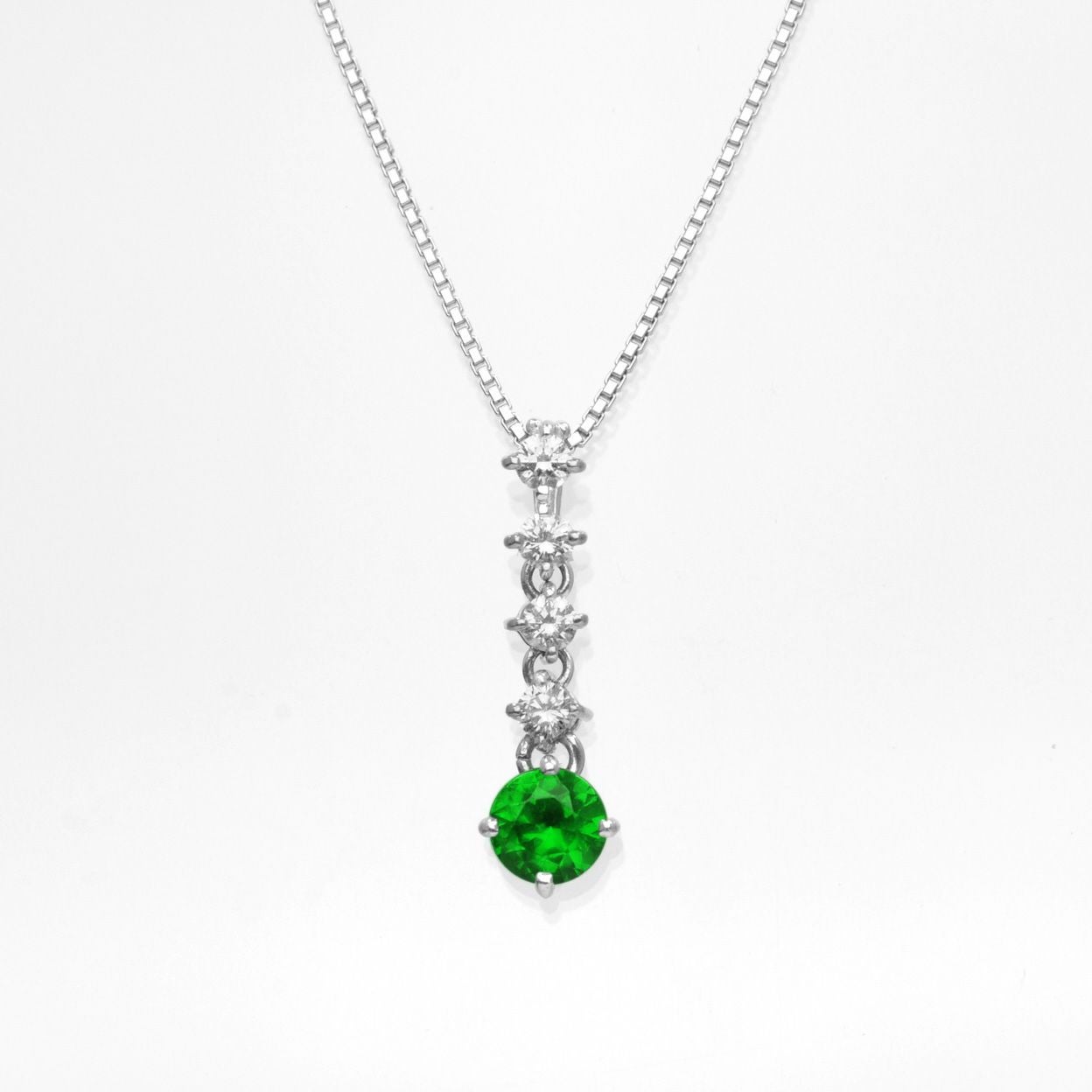 デマントイドガーネット0.38ct プラチナネックレスダイヤ0.14ct付(中央宝石研究所宝石鑑別書付)

