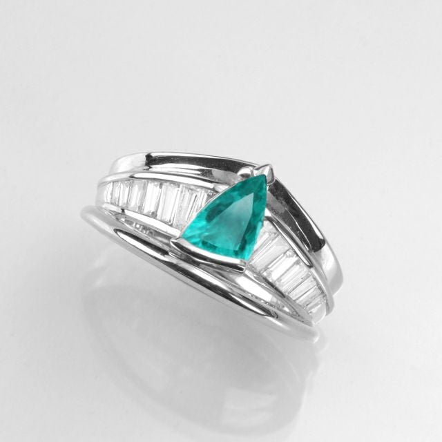 ブラジル産パライバトルマリン0.80ctプラチナリングダイヤ0.52ct付
