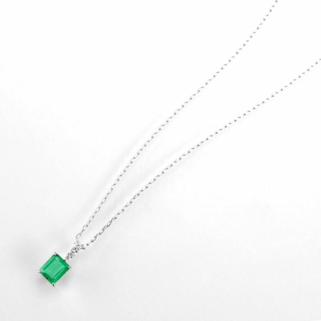 エメラルド0.68ctプラチナネックレスダイヤ0.06ct付(中央宝石研究所宝石鑑別書付)