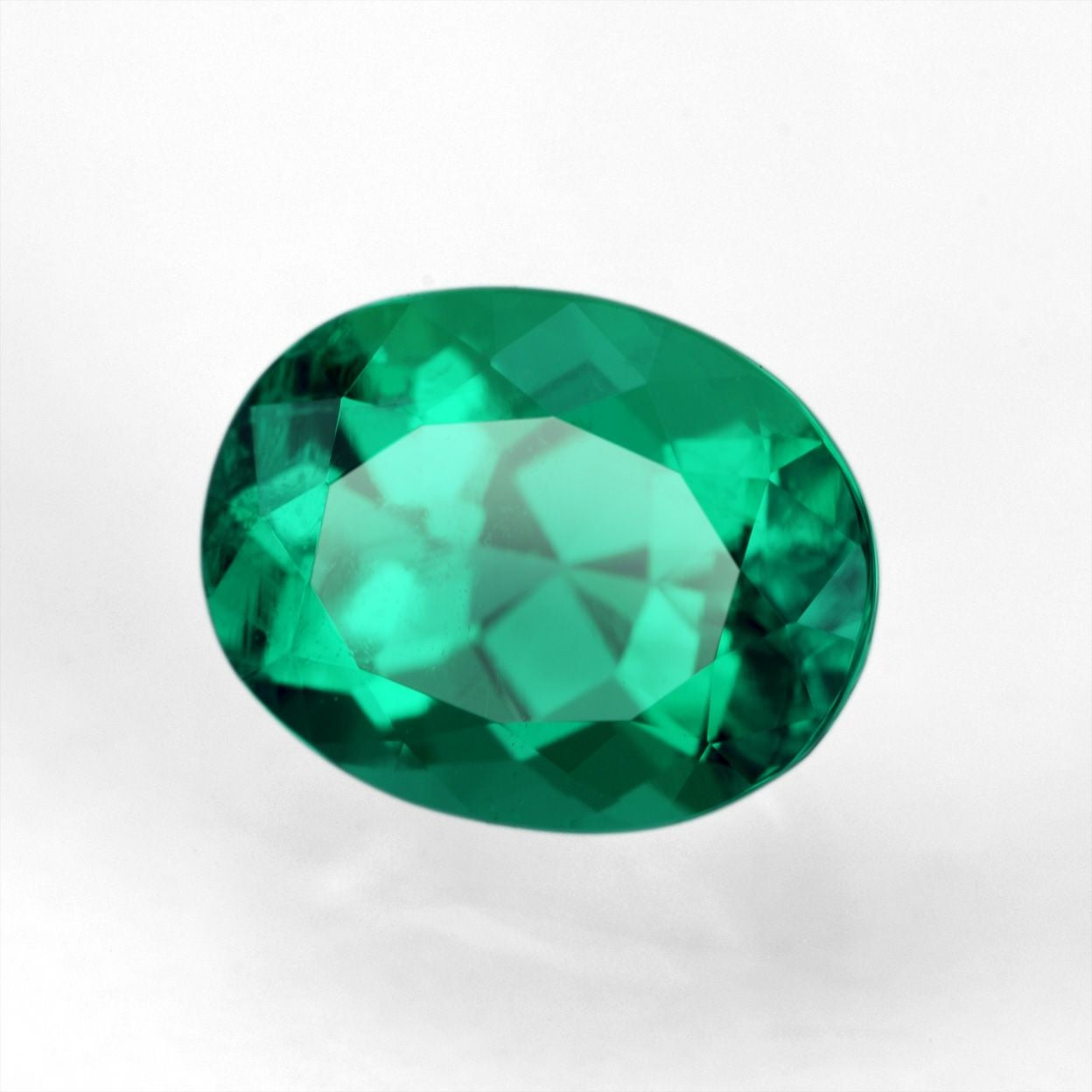 コロンビア産無処理エメラルド(ノンオイル)0.84ct(GUBELIN宝石鑑別書 GIA宝石鑑別書付)