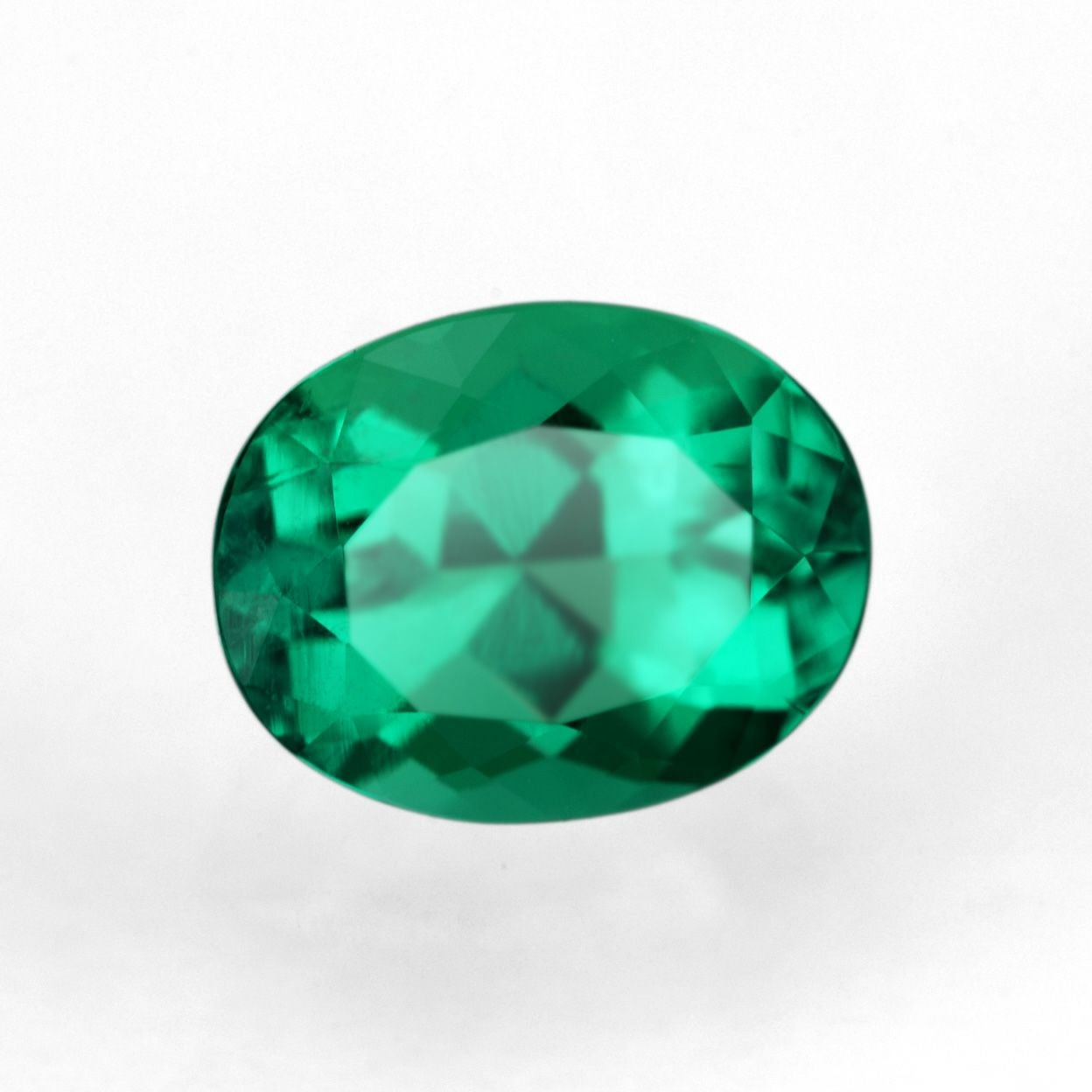コロンビア産無処理エメラルド(ノンオイル)0.84ct(GUBELIN宝石鑑別書 GIA宝石鑑別書付)