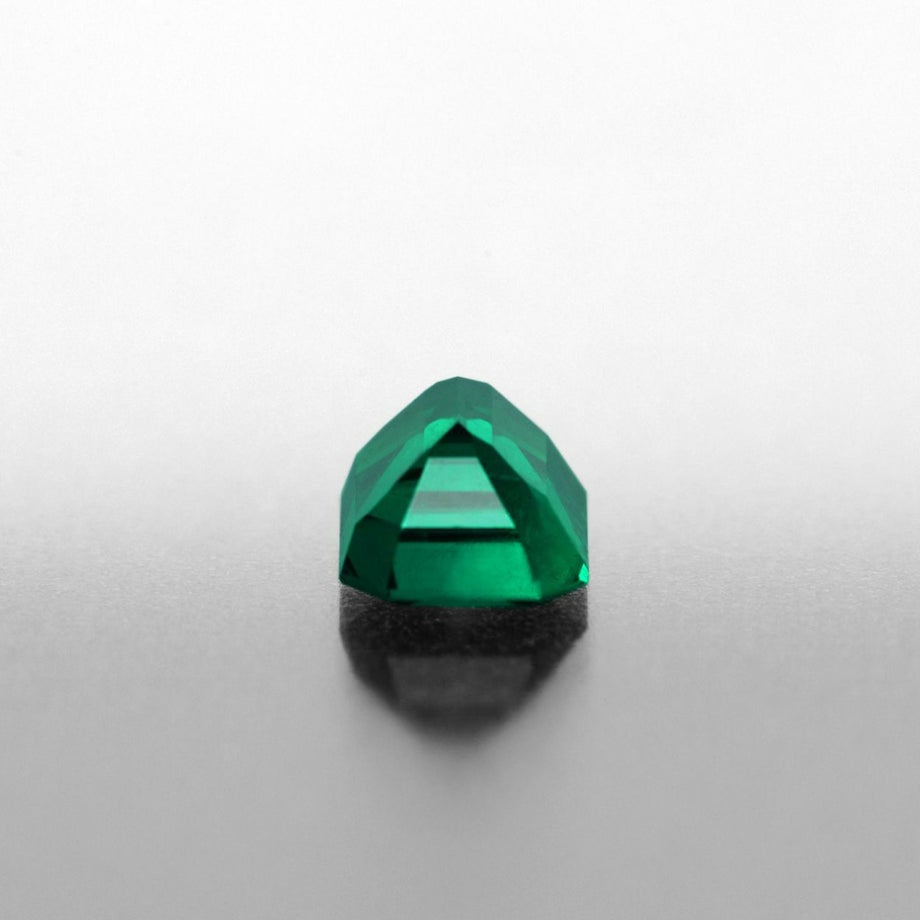 コロンビア産ムゾー鉱山エメラルド0.949ct(中央宝石研究所宝石鑑別書付)