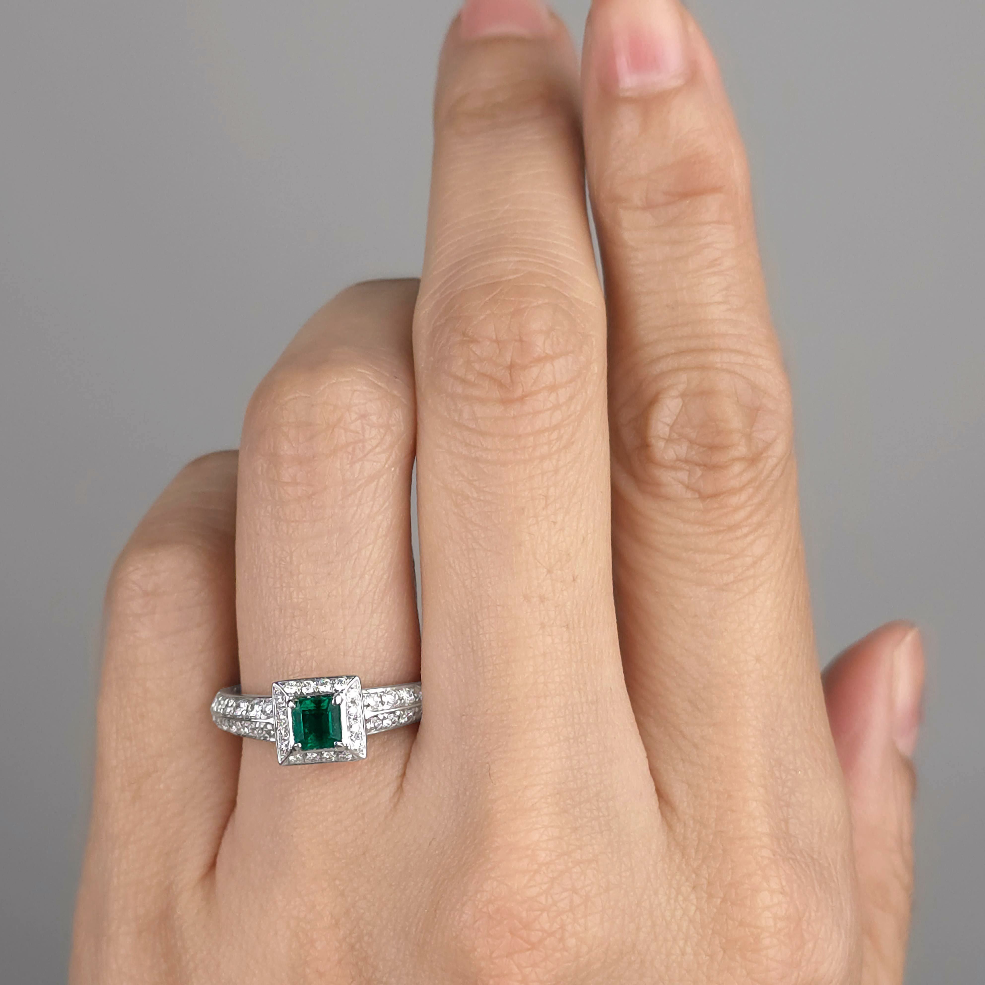 コロンビア産ムゾー鉱山エメラルド0.43ctプラチナリングダイヤ0.45ct付(GIA宝石鑑別書付)