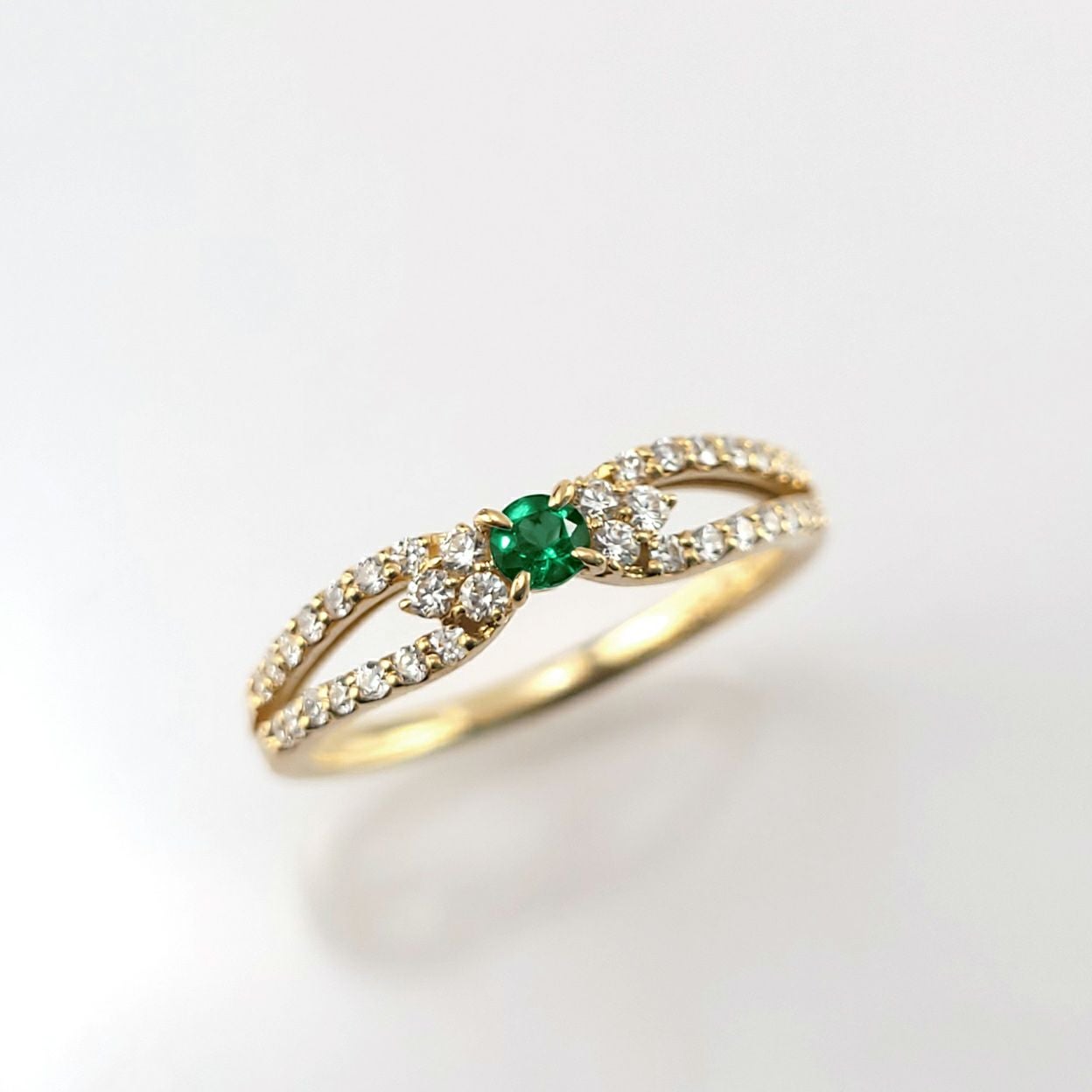 コロンビア産無処理エメラルド(ノンオイル)0.06ctK18ゴールドリングダイヤ0.24ct付(GIA宝石鑑別書付)
