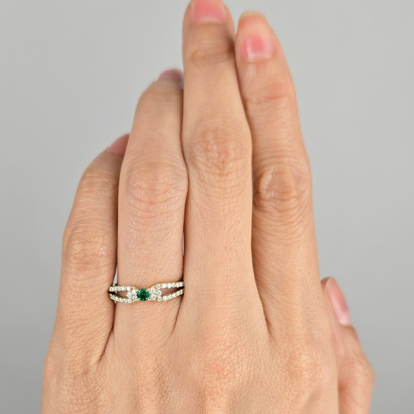 コロンビア産無処理エメラルド(ノンオイル)0.06ctK18ゴールドリングダイヤ0.24ct付(GIA宝石鑑別書付)