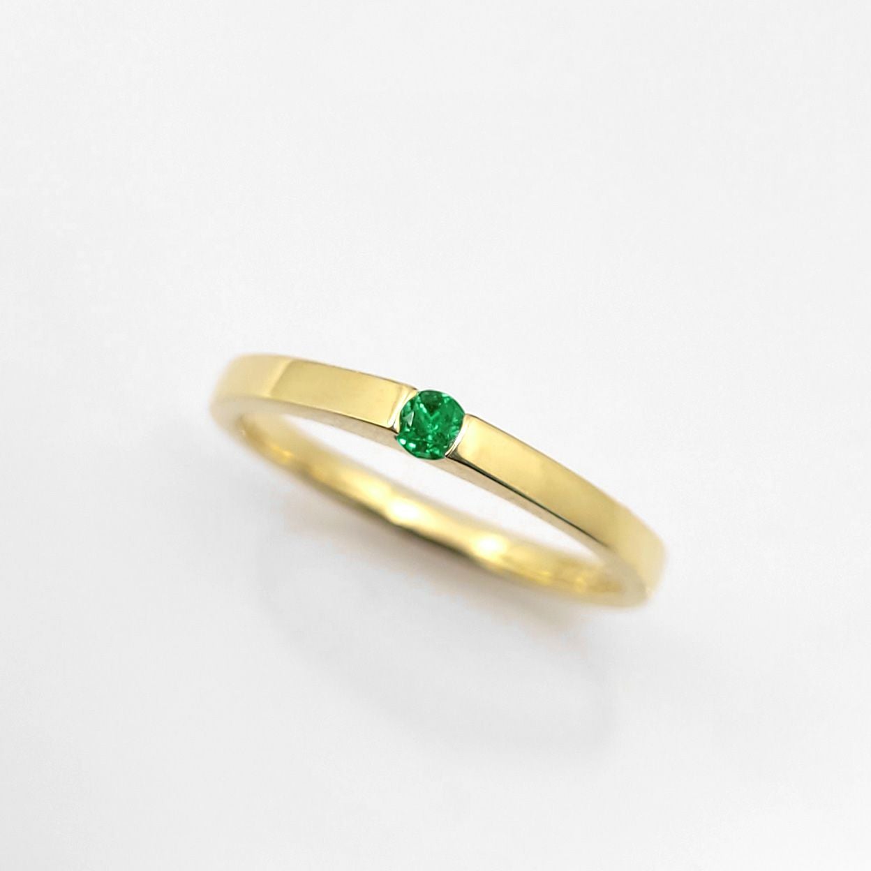 コロンビア産無処理エメラルド(ノンオイル)0.06ctK18ゴールドリング(GIA宝石鑑別書付)