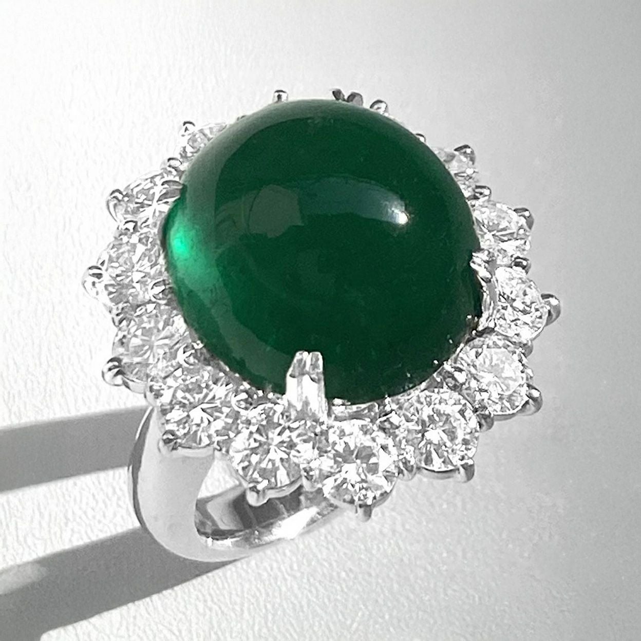 コロンビア産エメラルドキャッツアイ14.04ctctプラチナリングダイヤ2.85ct付(GTC宝石鑑別書付)