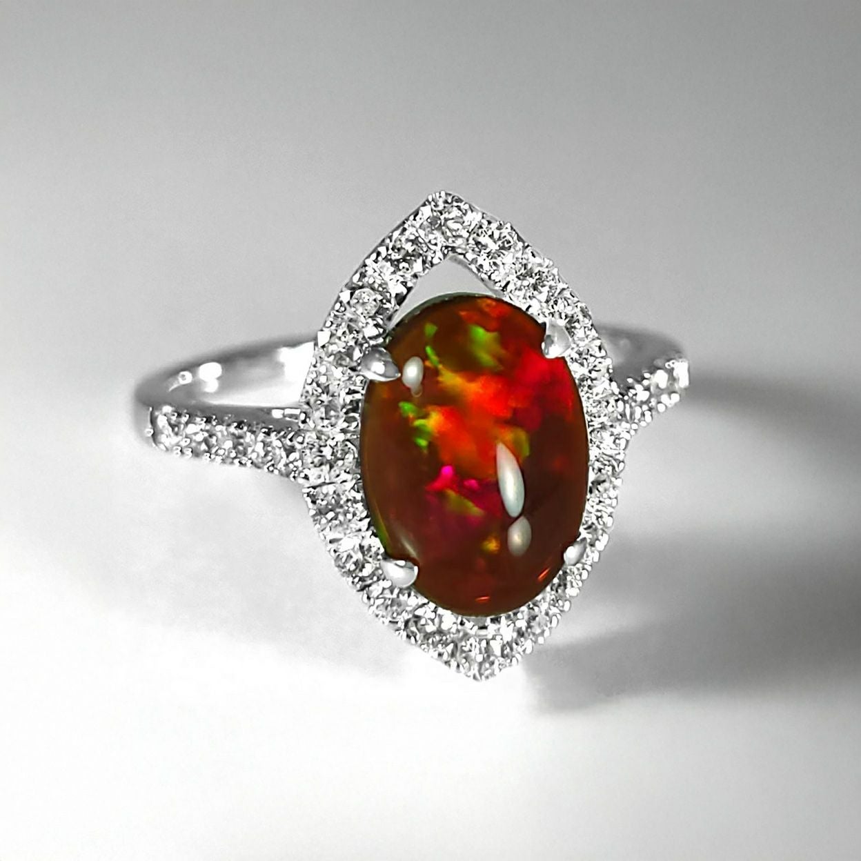 メキシコ産ファイアオパール1.35ctホワイトゴールドリングダイヤ0.59ct付