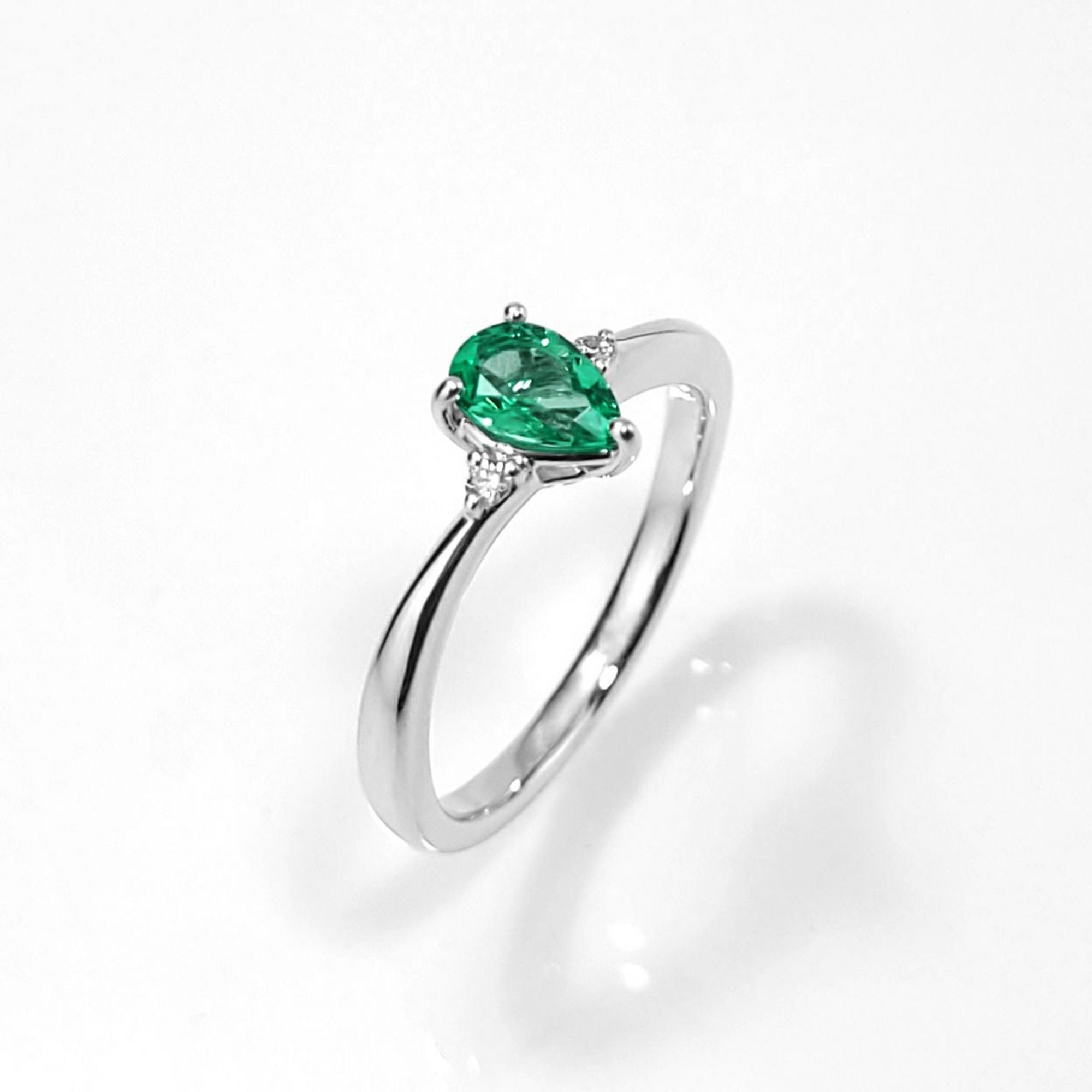 コロンビア産無処理エメラルド(ノンオイル)0.34ctプラチナリングダイヤ0.03ct付(GIA宝石鑑別書付)