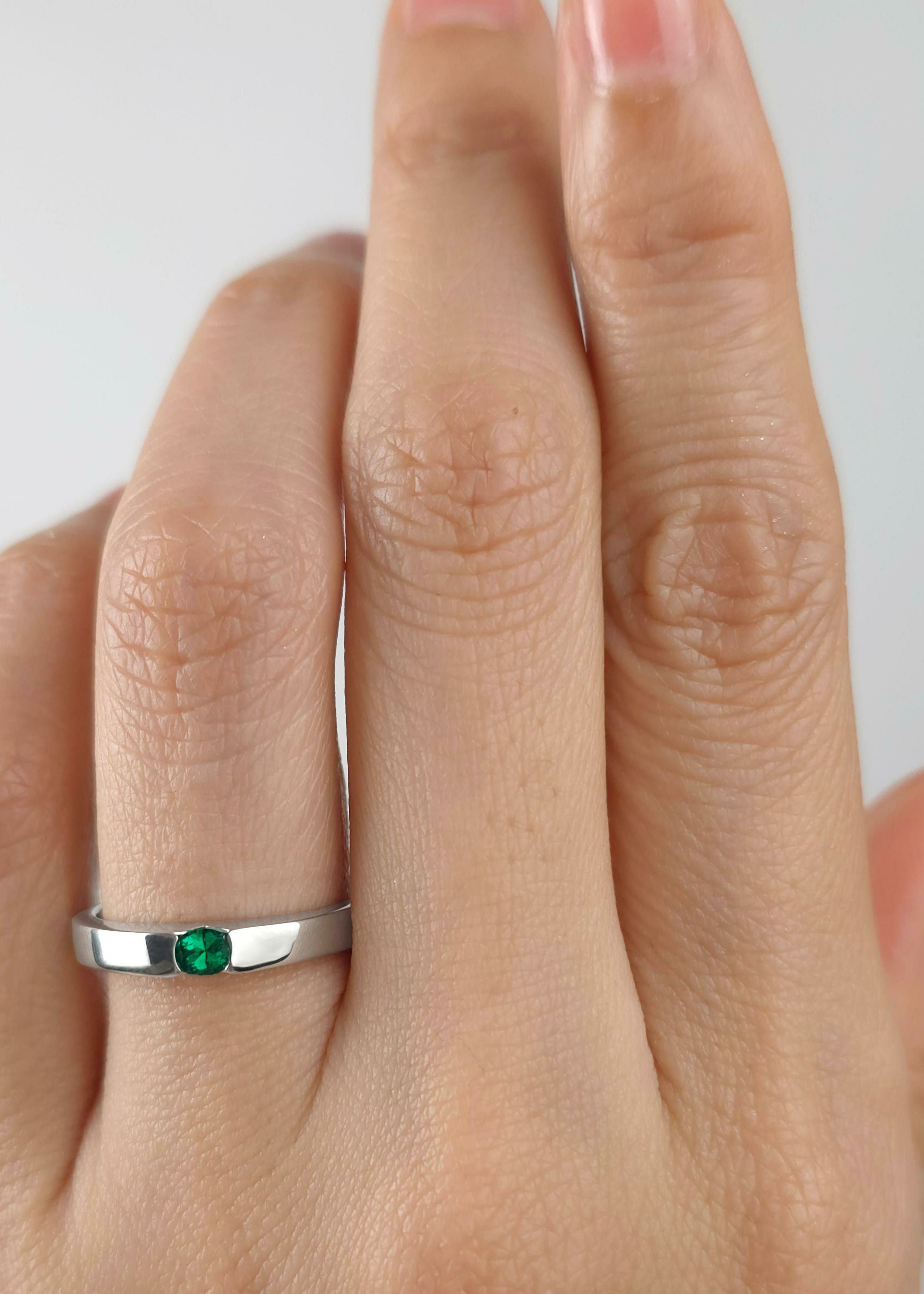 コロンビア産無処理エメラルド(ノンオイル)0.06ctゴールドリング(GIA宝石鑑別書付)