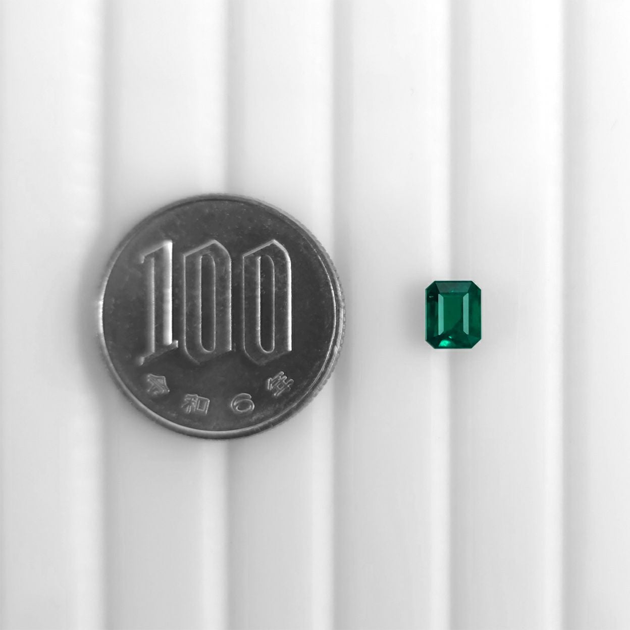 コロンビア産ムゾー鉱山無処理エメラルド(ノンオイル)0.85ct(GRS宝石