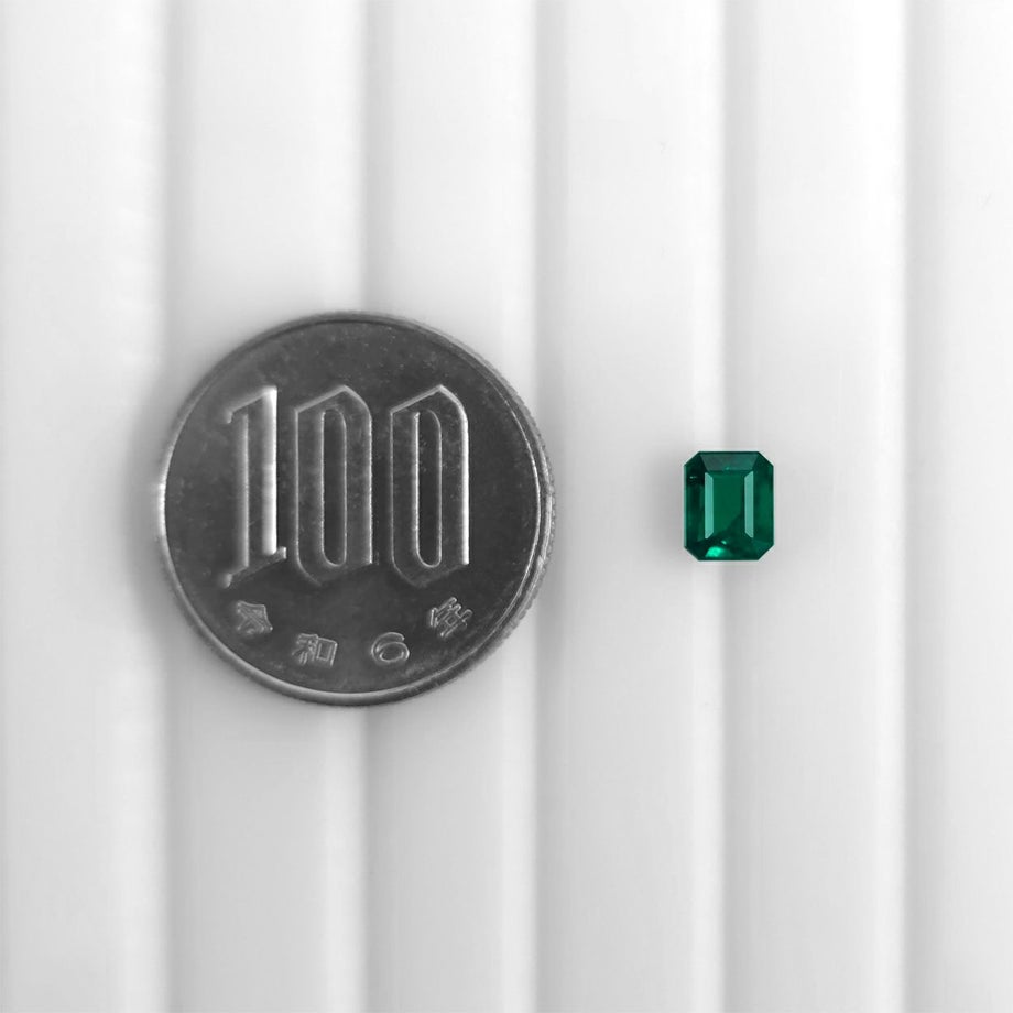 コロンビア産ムゾー鉱山無処理エメラルド(ノンオイル)0.85ct(GRS宝石鑑別書付)