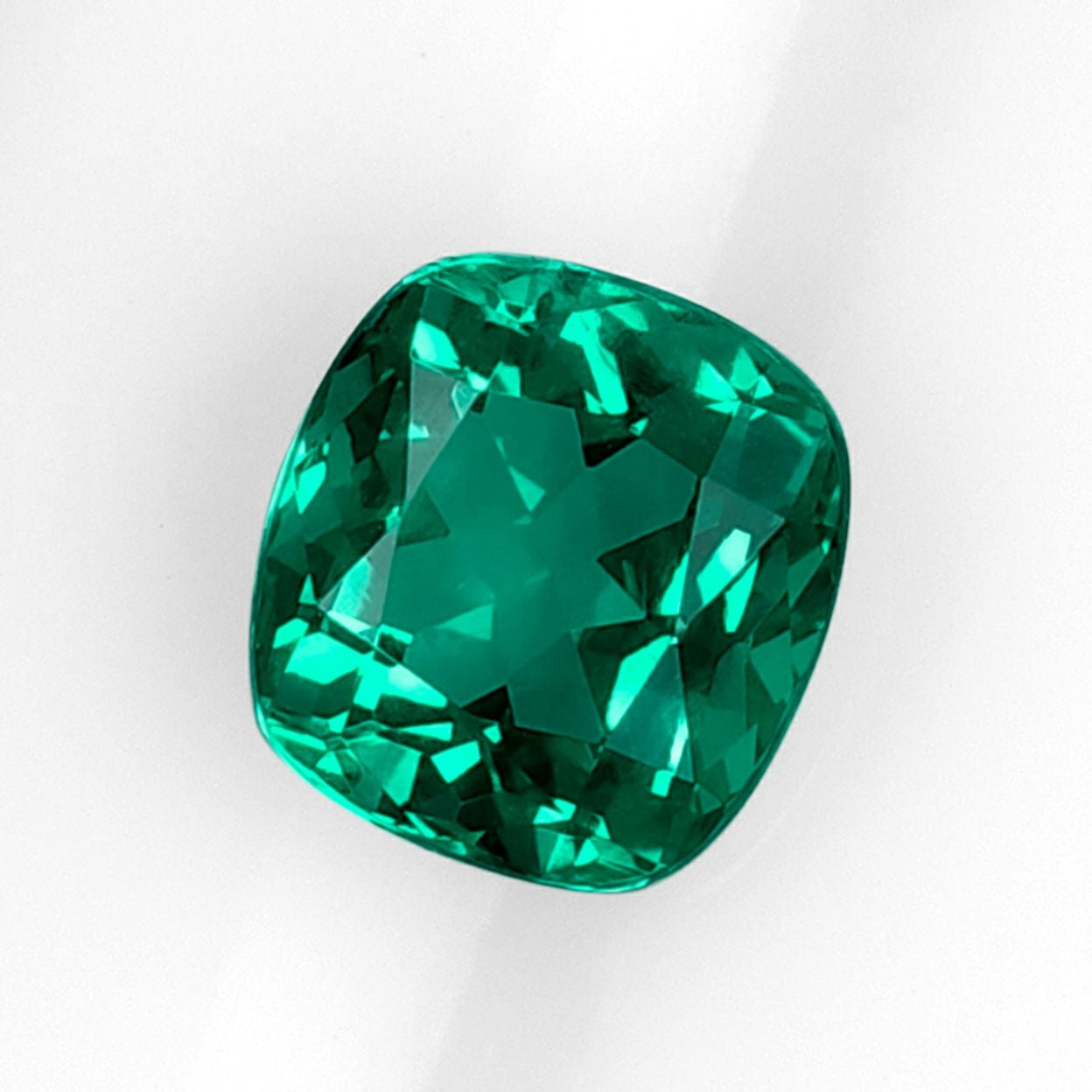 コロンビア産無処理エメラルド(ノンオイル)0.98ct(SSEF宝石鑑別書 GUBELIN宝石鑑別書付)