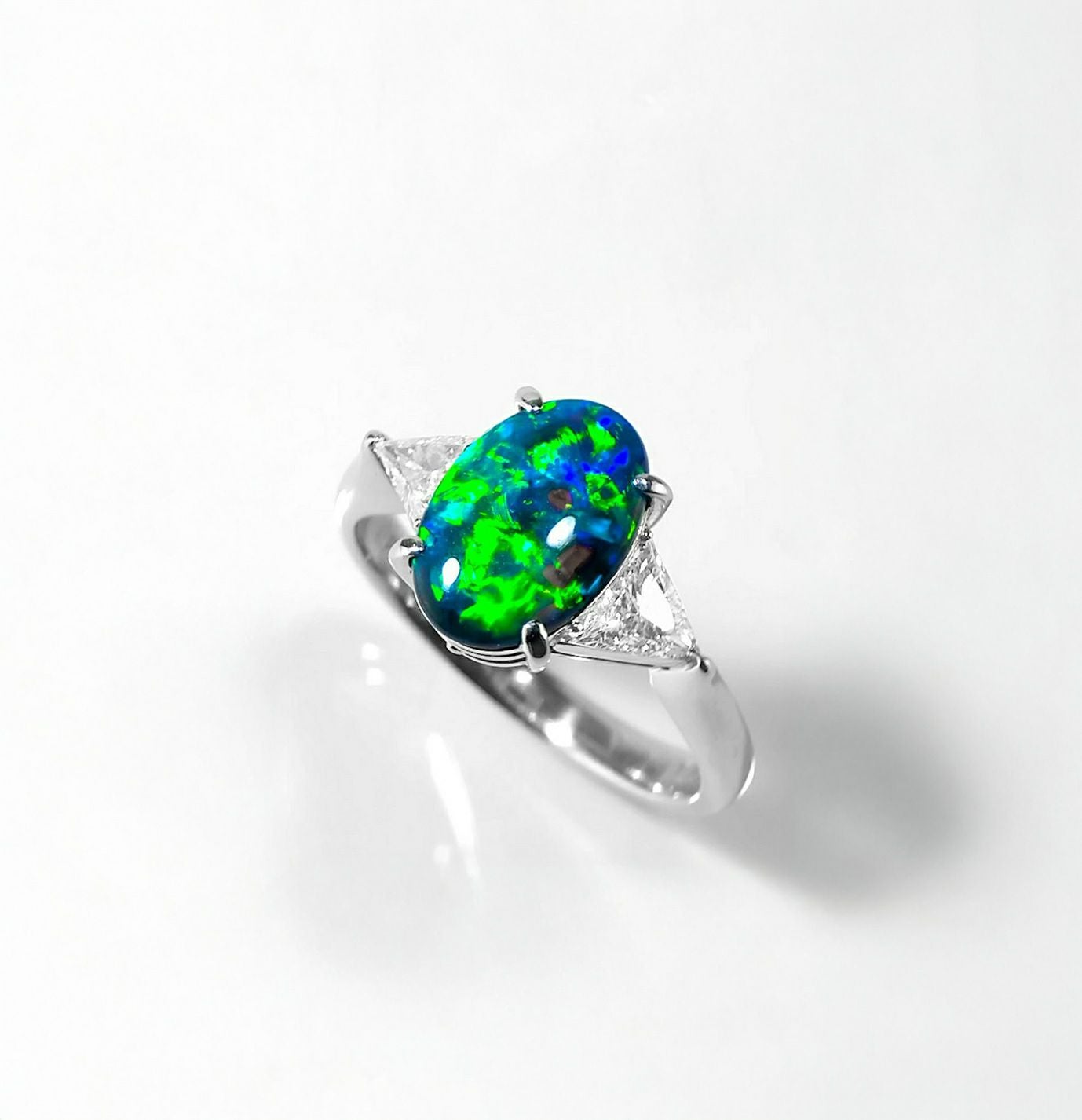 ブラックオパール1.70ctプラチナリングダイヤ0.40ct付(宝石鑑別書付)