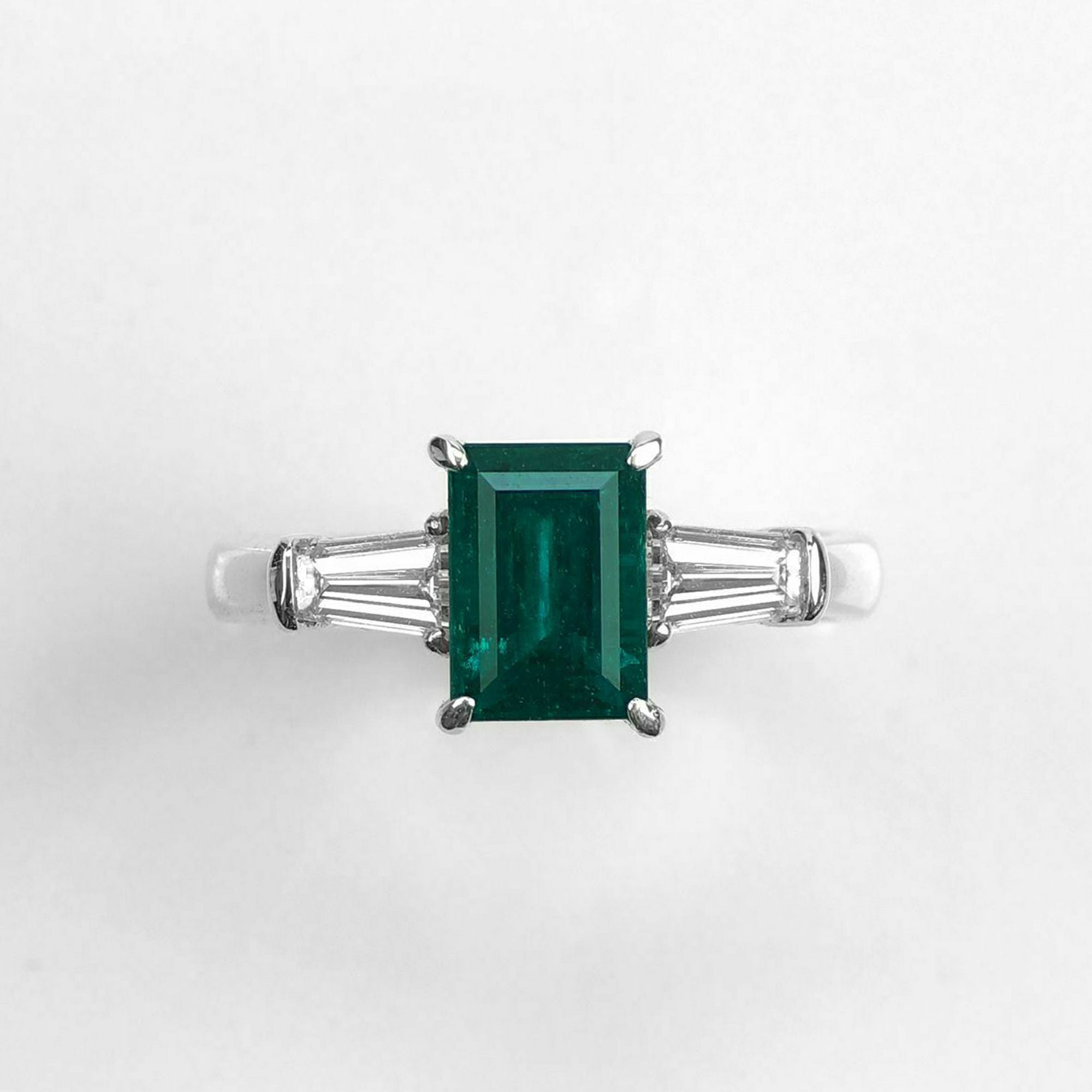 コロンビア産ムゾー鉱山エメラルド1.49ctプラチナリングダイヤ0.54ct付(GRS宝石鑑別書付)【Muzo Green】【Old Mine】