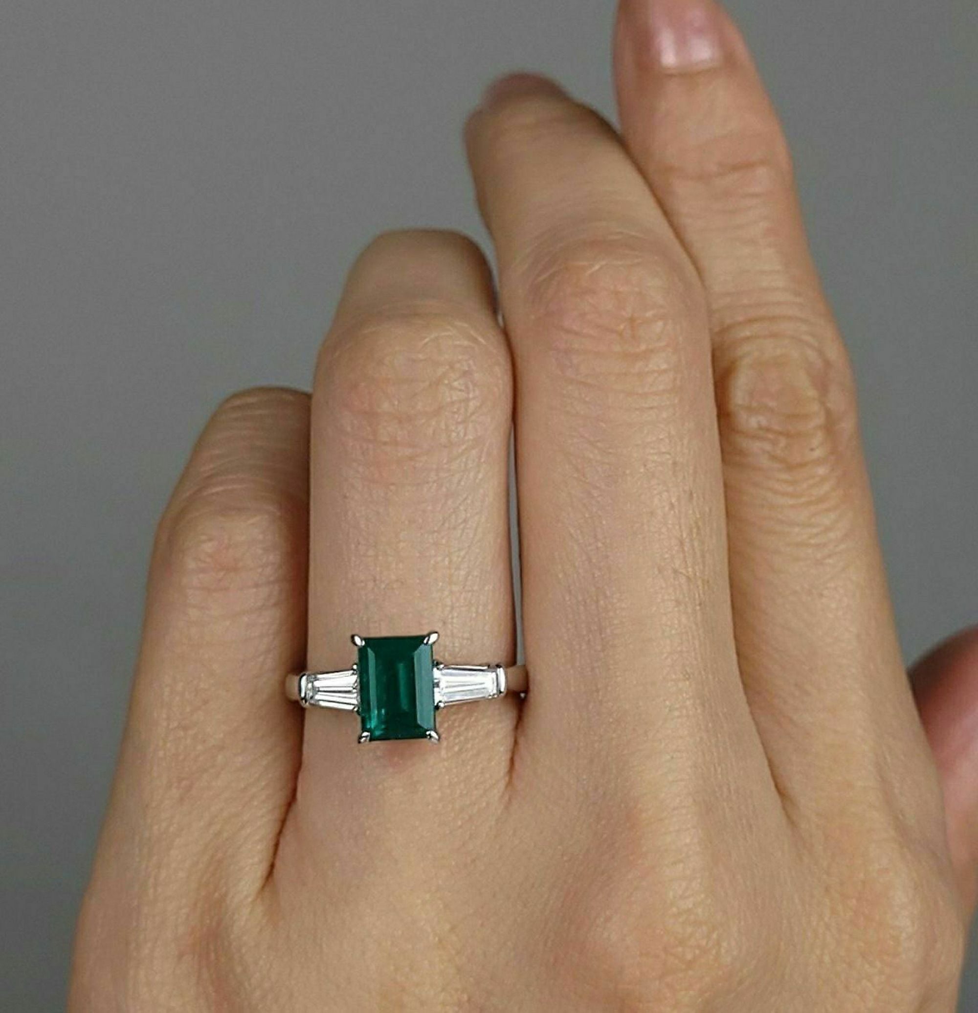 コロンビア産ムゾー鉱山エメラルド1.49ctプラチナリングダイヤ0.54ct付(GRS宝石鑑別書付)