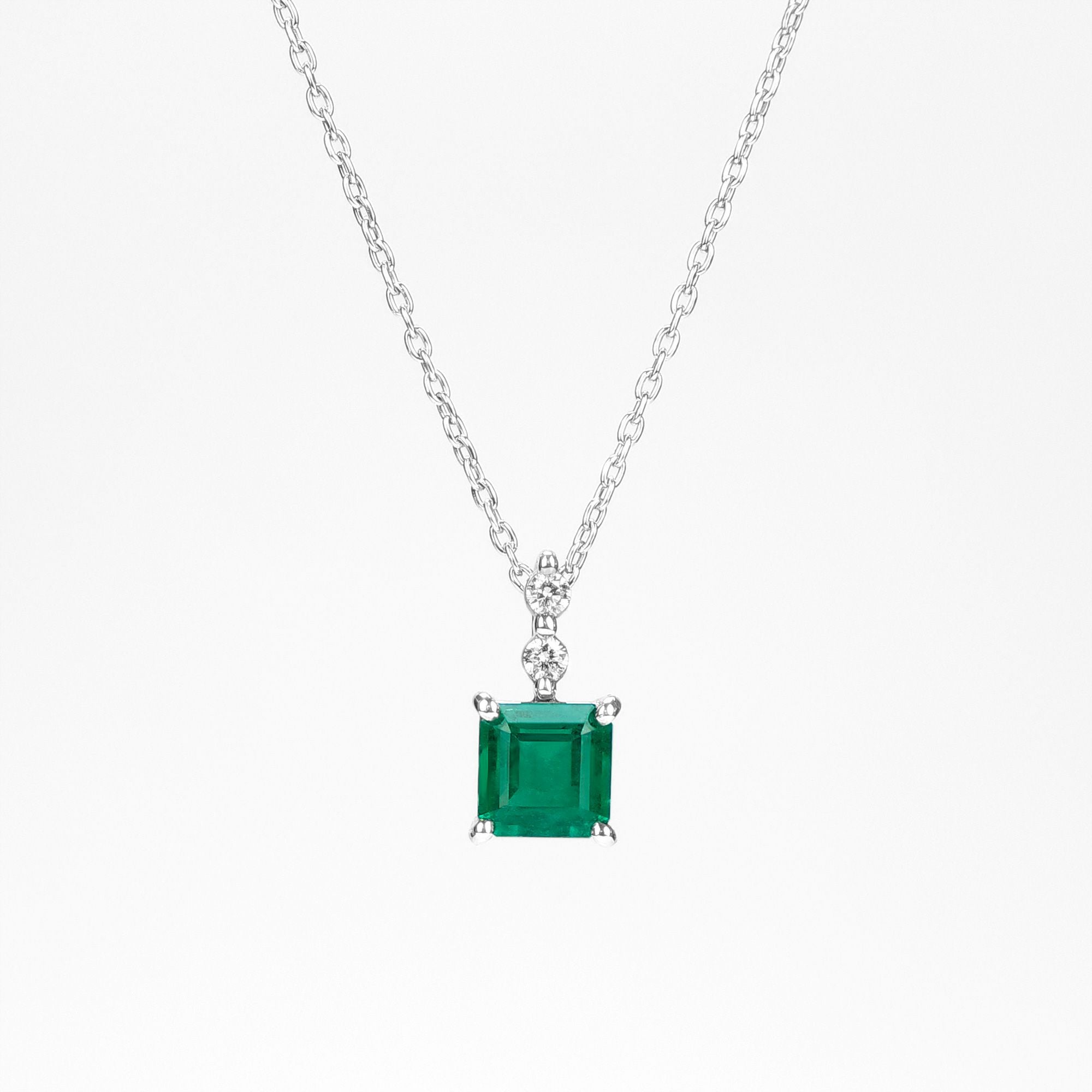 コロンビア産エメラルド0.643ctプラチナネックレスダイヤ0.041ct付 (中央宝石研究所宝石鑑別書付)