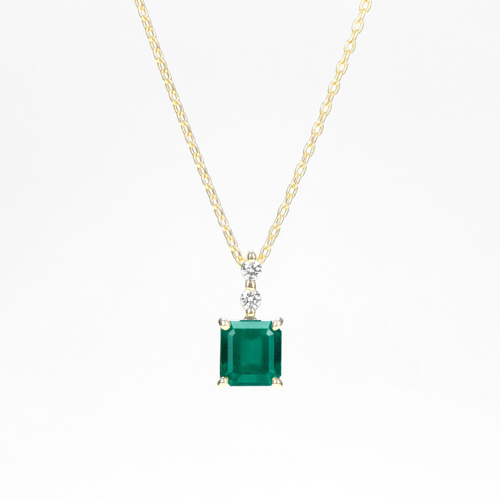 コロンビア産エメラルド0.66ctK18ゴールドネックレスダイヤ0.04ct付 (中央宝石研究所宝石鑑別書付)