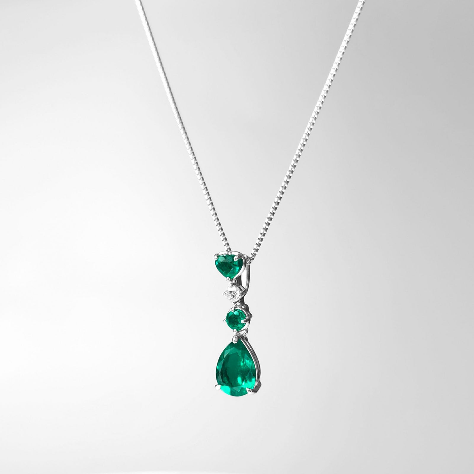 コロンビア産エメラルド1.39ct0.27ct0.07ctプラチナネックレスダイヤ0.06ct付(中央宝石研究所宝石鑑別書付)