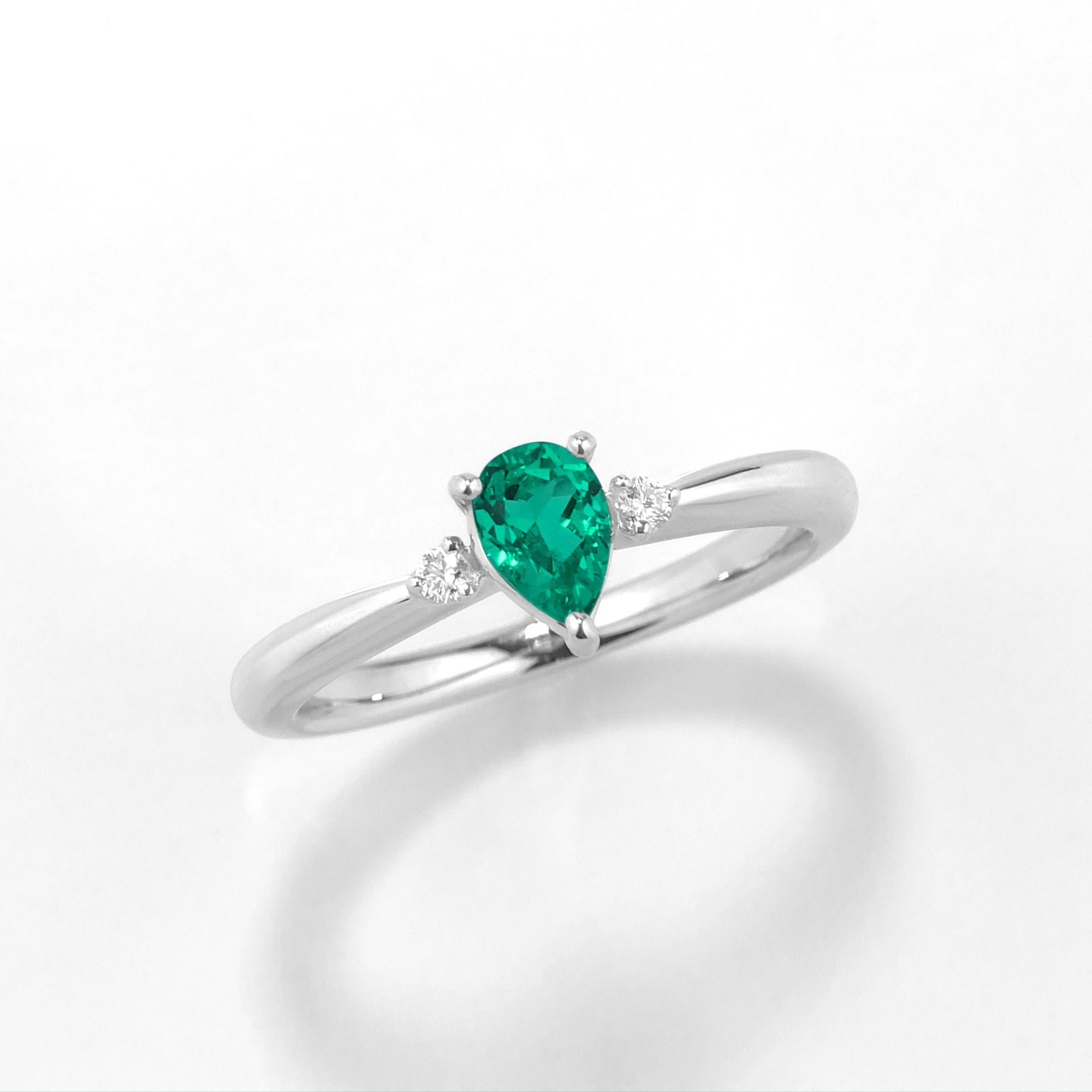  コロンビア産無処理エメラルド(ノンオイル)ctプラチナリングダイヤ0.03ct付(GIA宝石鑑別書付)
