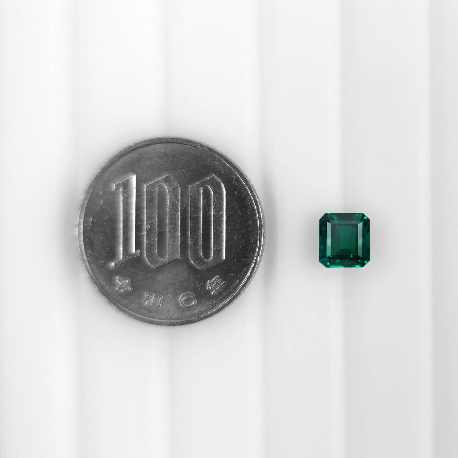 コロンビア産ムゾー鉱山無処理エメラルド(ノンオイル)1.07ct(GUBELIN宝石鑑別書 GRS宝石鑑別書付)